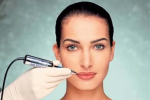 Kadın Aciz Değildir